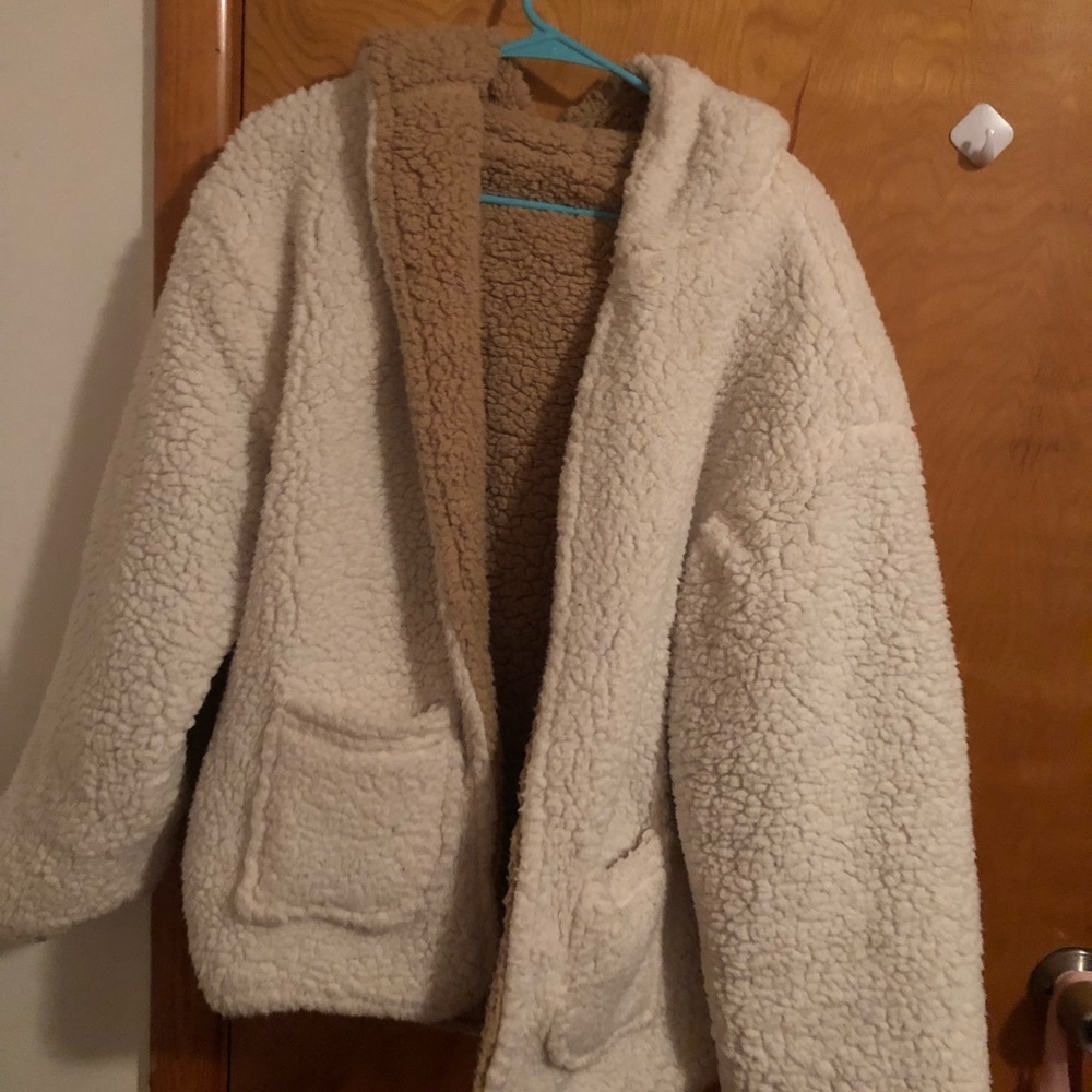Comfy reversible sherpa coat / great condition